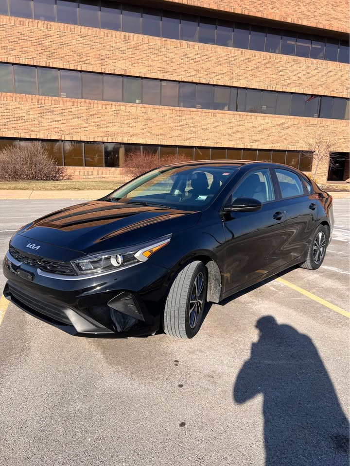 Kia Forte 2023 vista 5